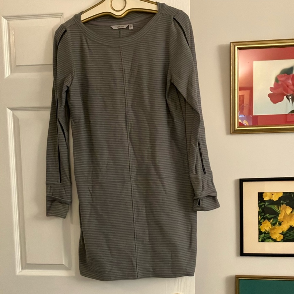Athleta midi dress. Grey stripe. Size medium